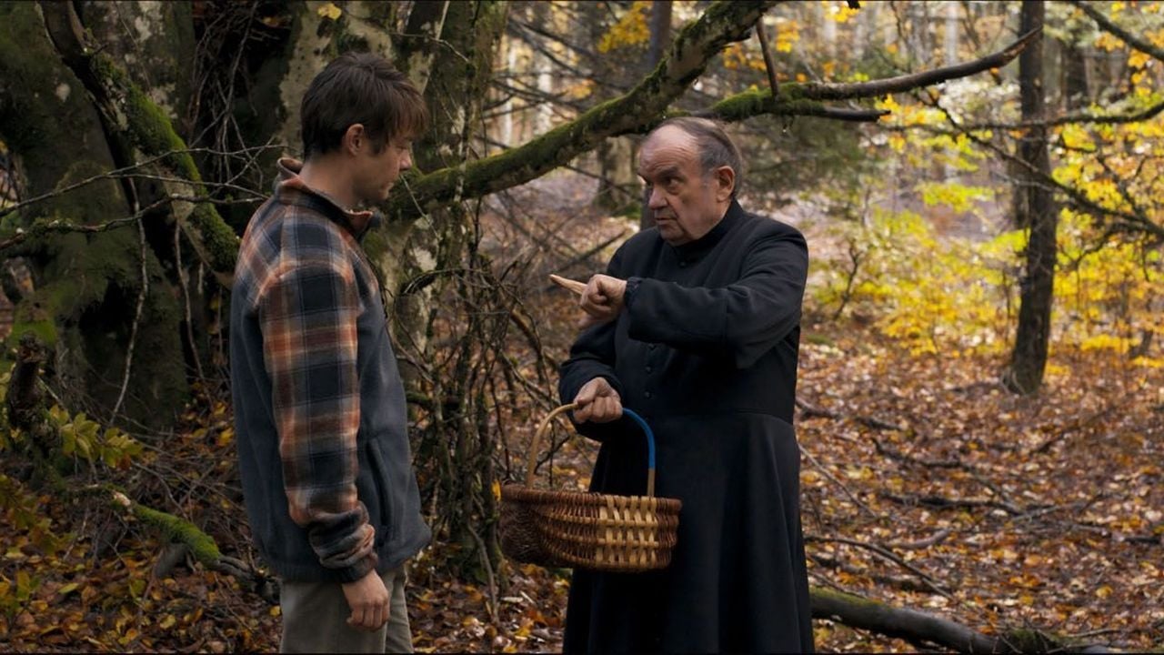 The local priest (Jacques Develay) also protects Jérémie - but he also pursues very personal desires.