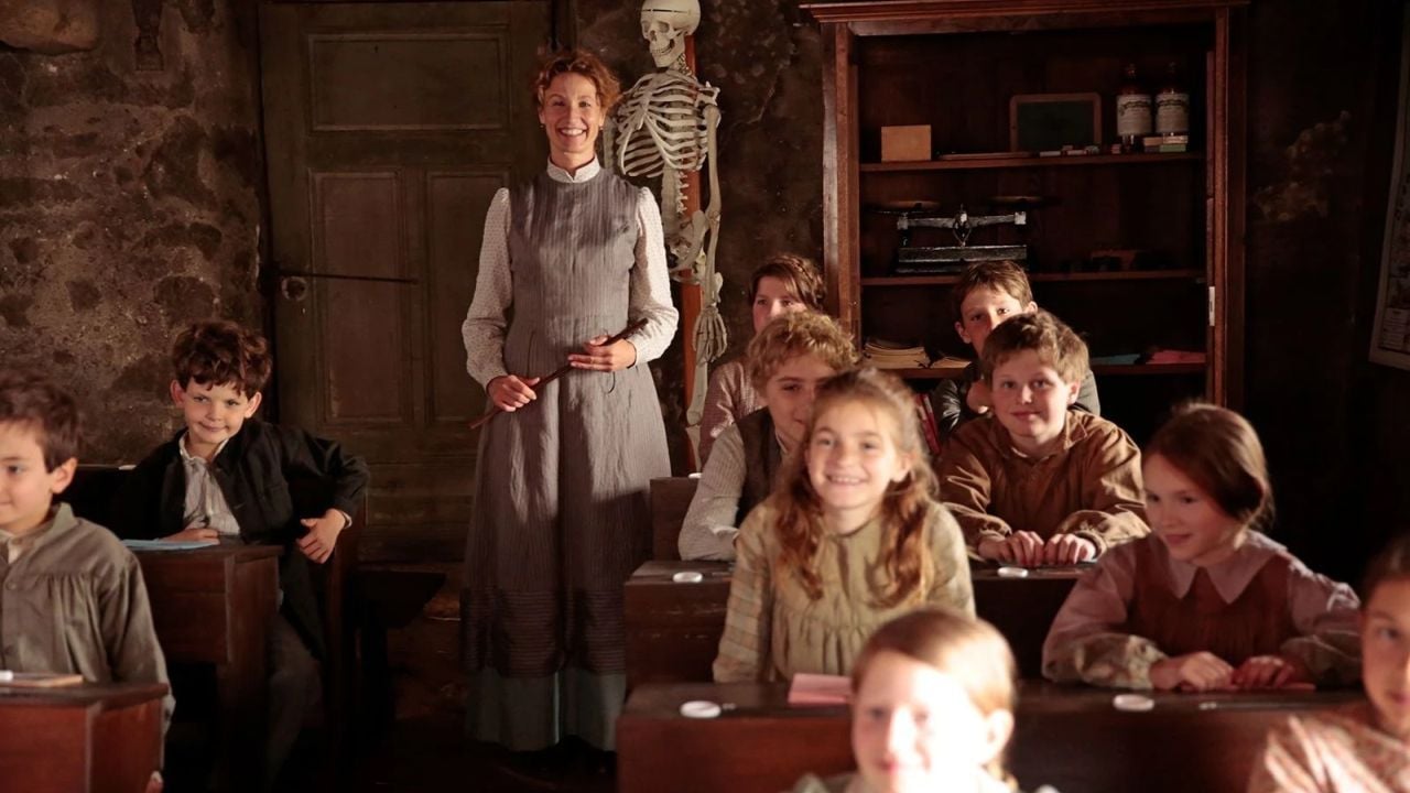 Even the teacher cannot be dissuaded from all kinds of setbacks from her mission.