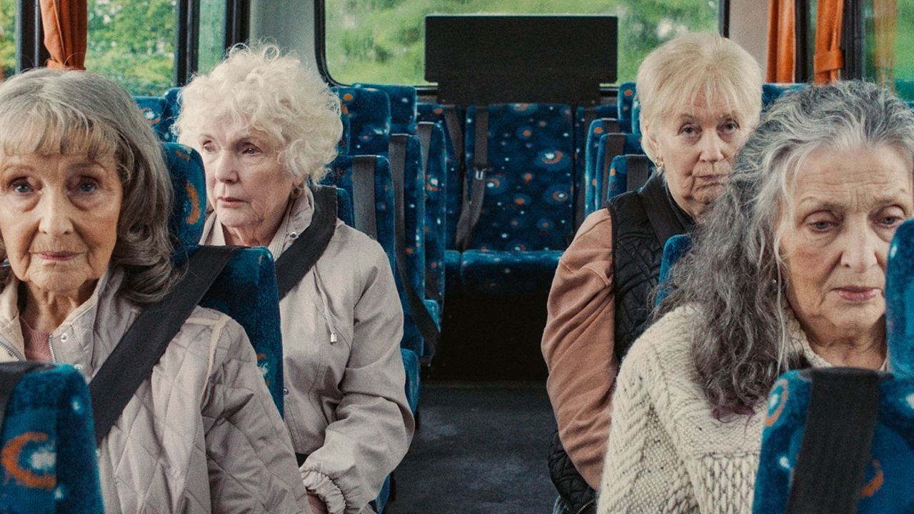 While her sons enjoy Gran Canaria, the mothers left behind also dare to go out ...