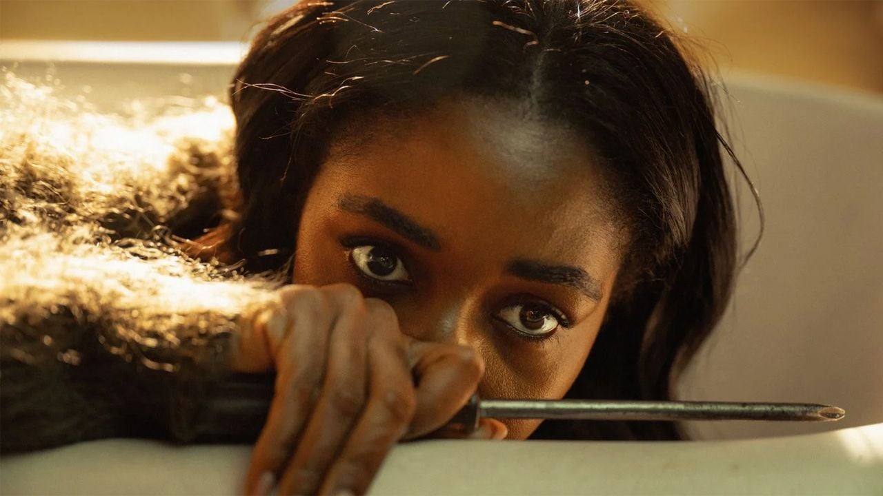 Ayo Edebiri does her best!