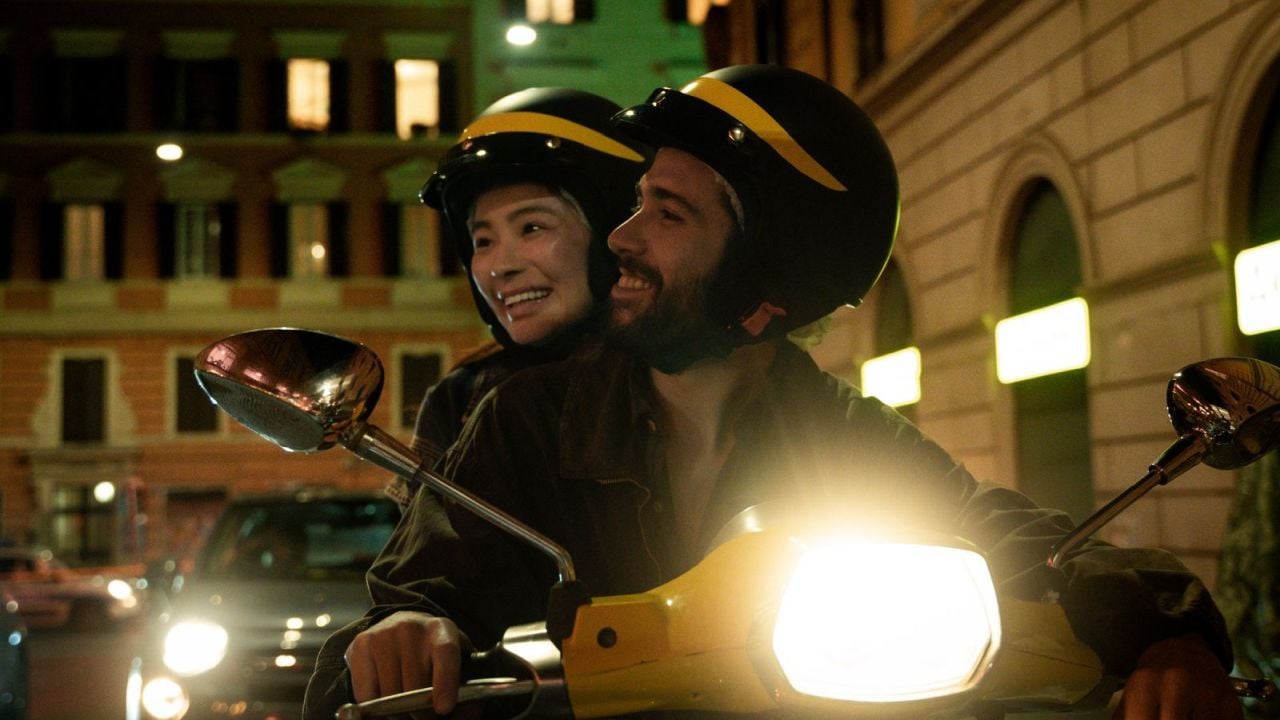 The nightly recordings of the historic districts in particular are insanely atmospheric in “Kung Fu in Rome”.