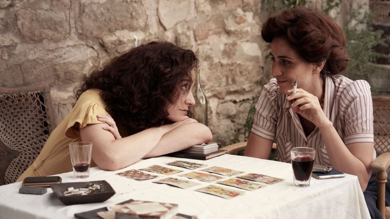 The relationship between Leonora and her other companions unfortunately remains a bit underdeveloped in the film.