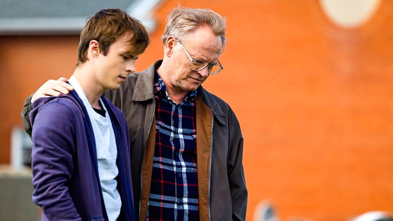The committed teacher Stan Deen (Jared Harris) takes Nate under his wing.
