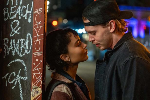 Zoë Kravitz and Austin Butler are about to kiss each other in "Caugh Stealing"