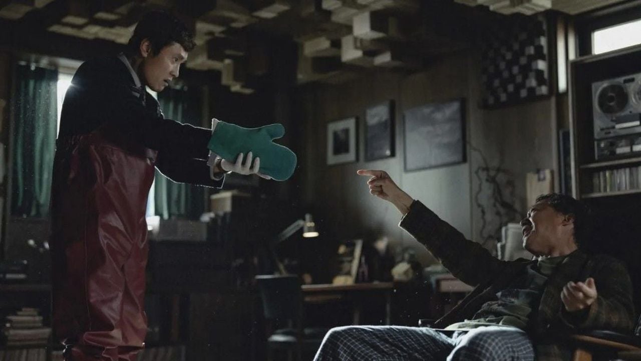 Man-Soo uses an old pistol that his father has decreased in the Vietnam War a dead enemy soldier in order to get his hoped-for via bloody detours.