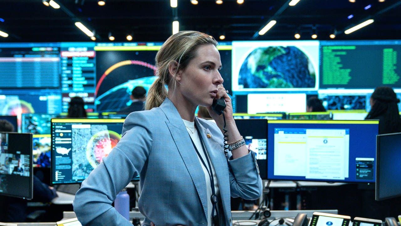 Olivia Walker (Rebecca Ferguson) is only one of the many people, of whom not only depends on national security.