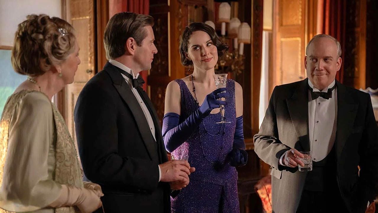 Oscar winner Paul Giamatti (right) also stops this time.