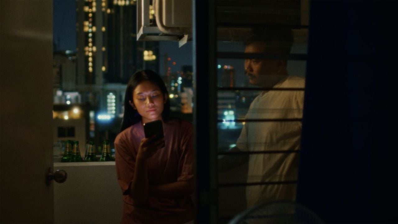 Even if Jen and Wason (Wason Dokkathum) can be seen together in a frame, they always seem to be separated from each other by anything ...