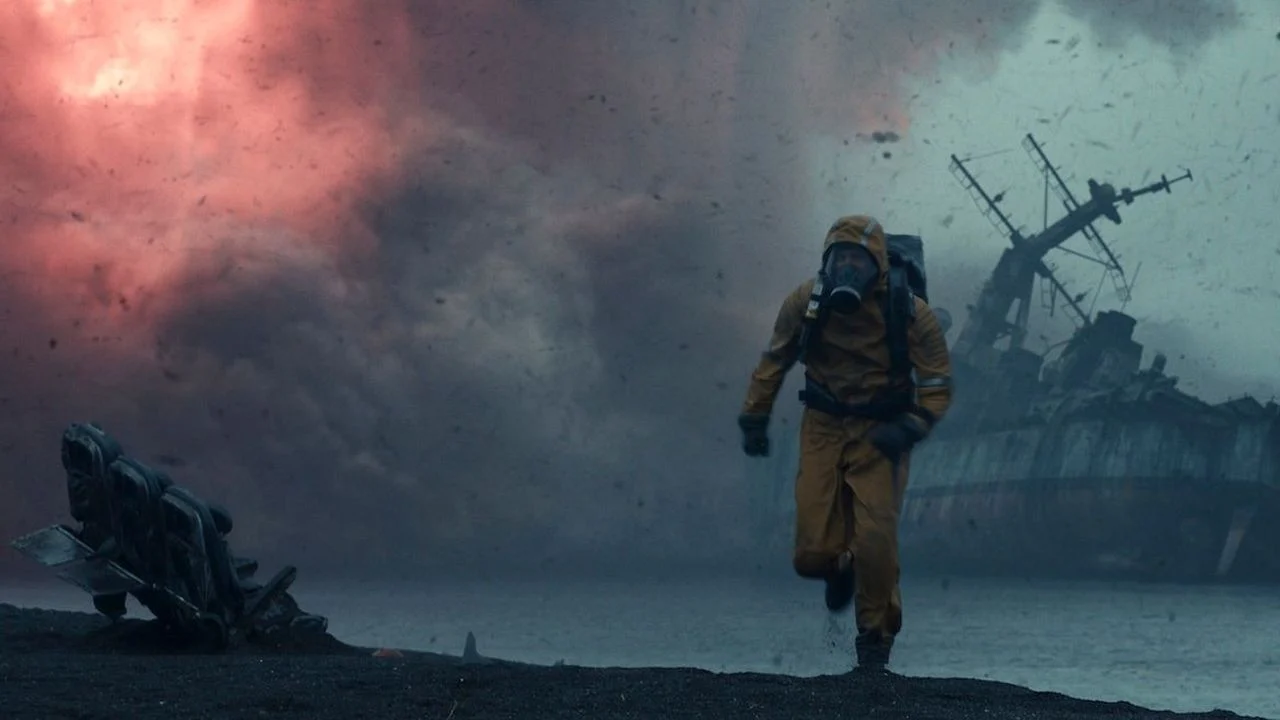 You can see in “Greenland 2” that the post-apocalyptic ash landscapes don't just come from the computer, but were actually taken in locations in Iceland that actually looked like that.