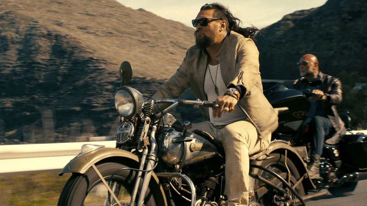 The film's biggest action scene features a breakneck motorcycle chase, but is destroyed by way too fast editing, mediocre CGI and brute violence.