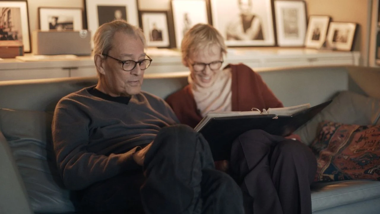 Paul Auster can be seen at the beginning of the film before he finally succumbs to his cancer later on.