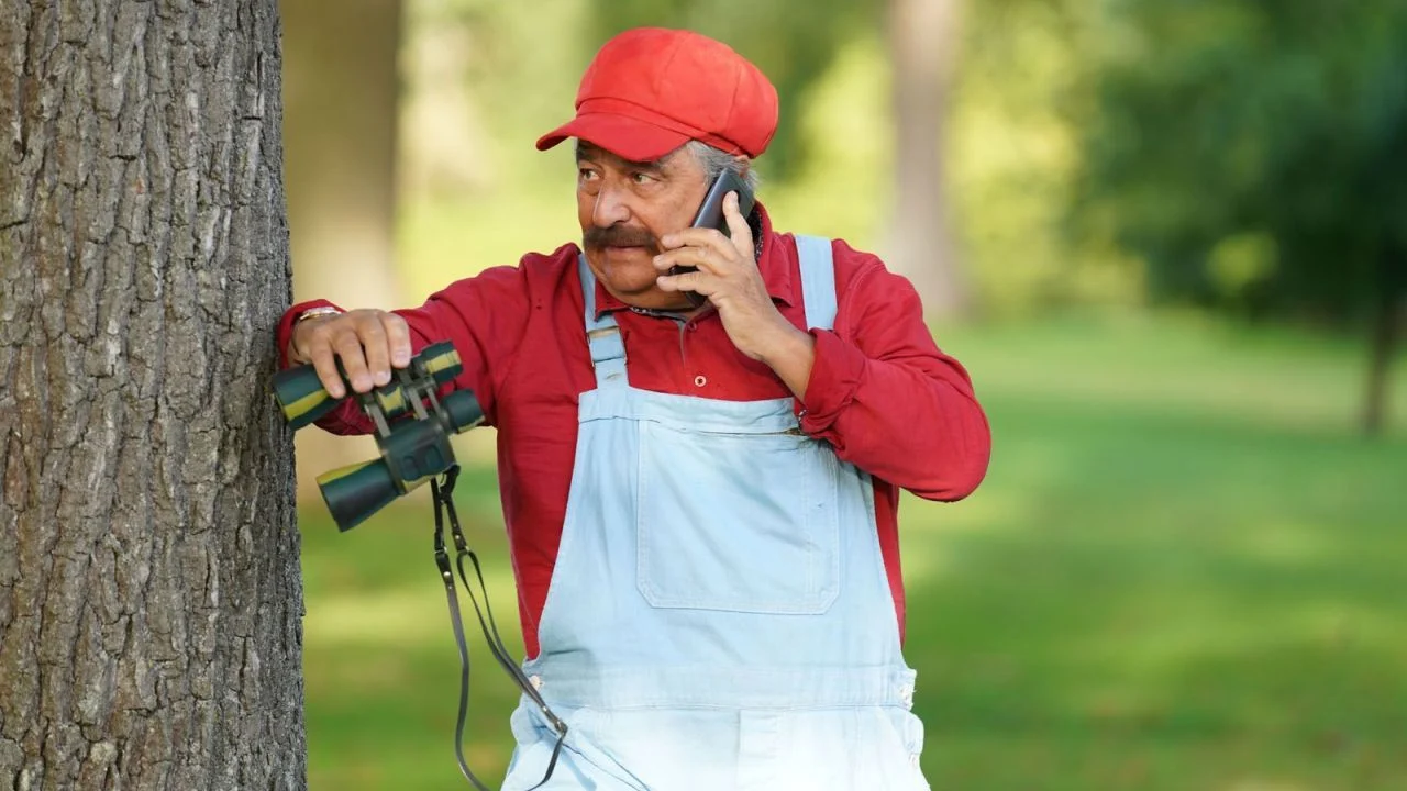 If necessary, Monsieur Robert also digs deep into his bag of disguise tricks.