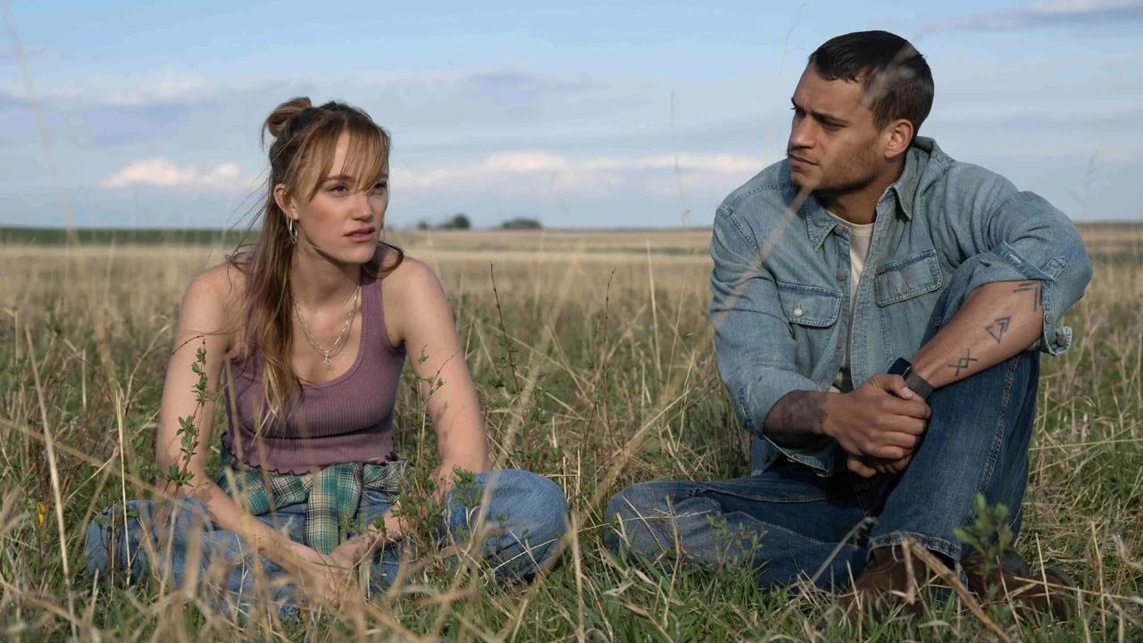 After her return, Kenna falls in love with the bar owner Ledger (Tyriq Withers) - but does their love have a chance under these circumstances?