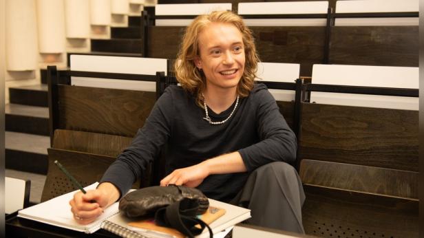 Jonathan Perleth in his film role as Zero in the university lecture hall
