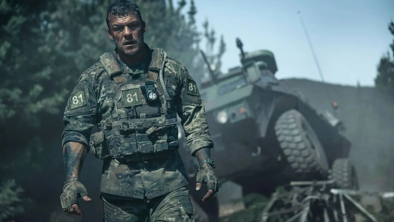 Alan Ritchson plays the lone wolf.