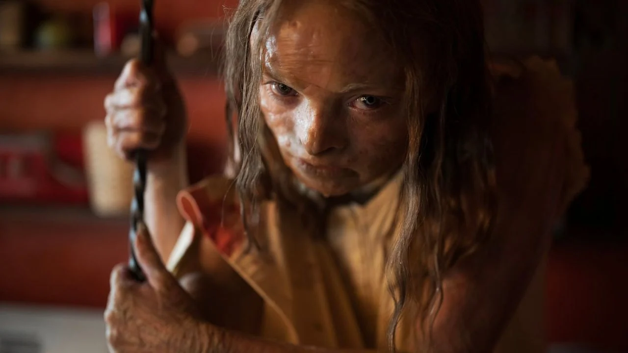 The traces of captivity can be clearly seen on the daughter who has been found again.