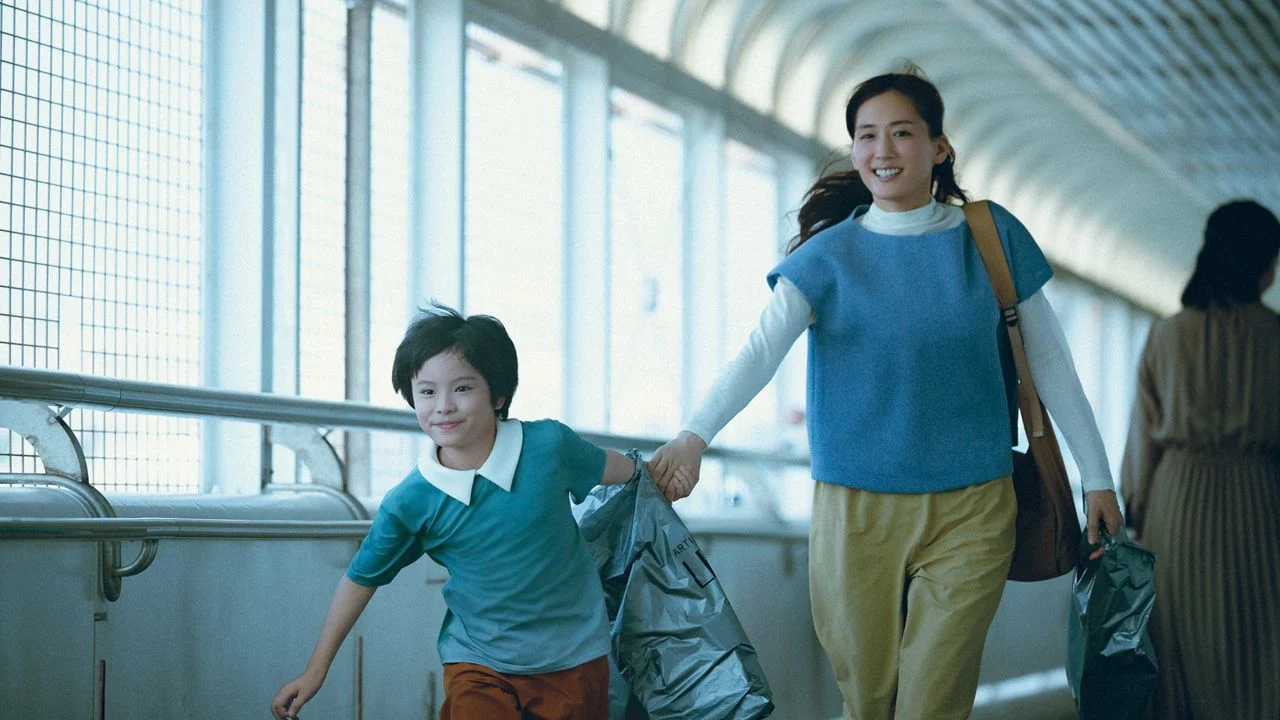 For Otone (Haruka Ayase), the joy of having a son again predominates.