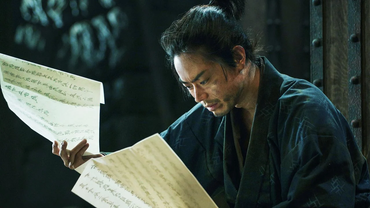 The prisoner Kuroda Kanbei (Masaki Suda) once again receives the files of a case that he should solve as quickly as possible.
