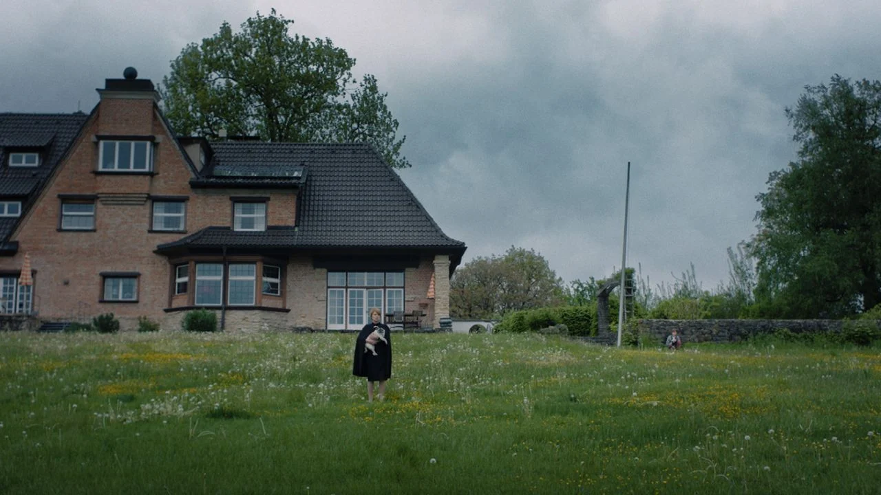 Marianne (Corinna Harfouch) can only really trust her pug!