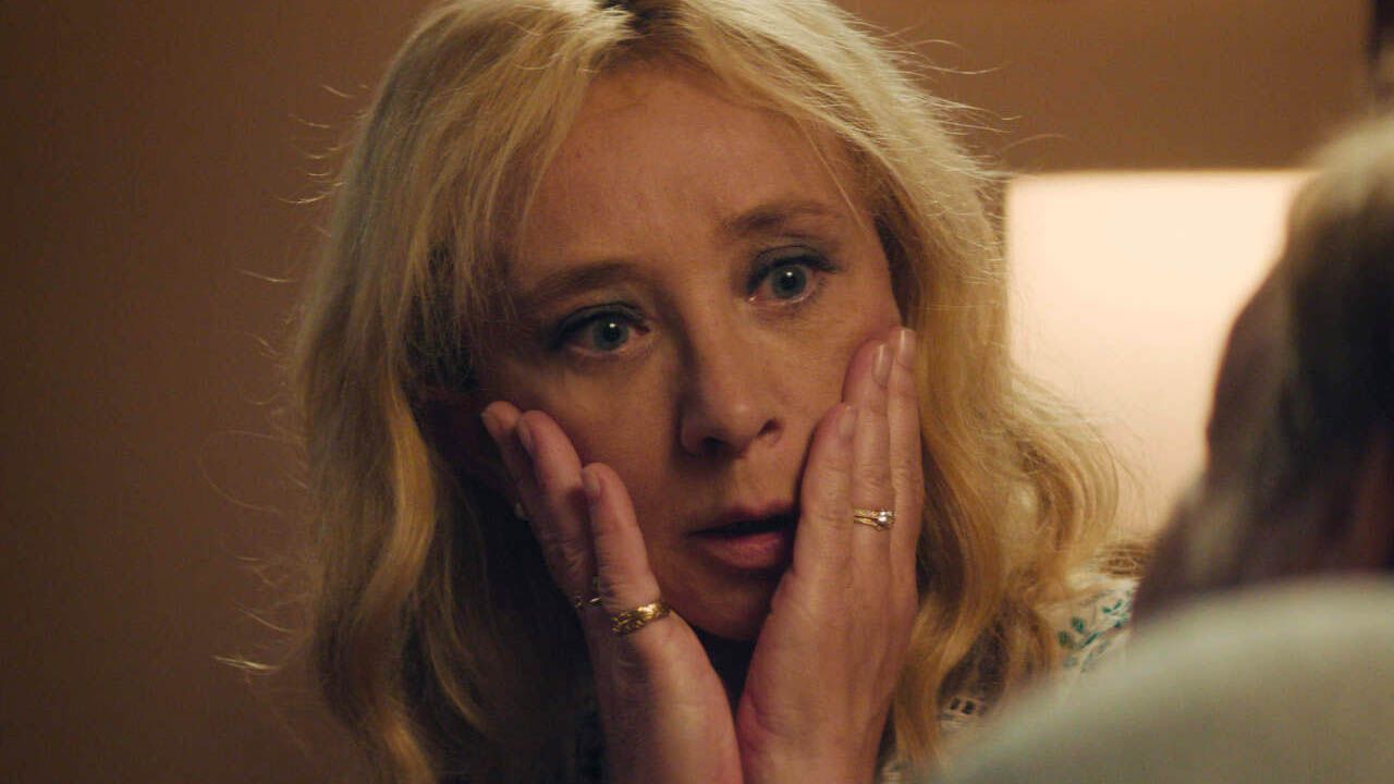 Gérard's wife Nicole (Sylvie Testud) doesn't like Bordeaux - and thus causes the first scandal!