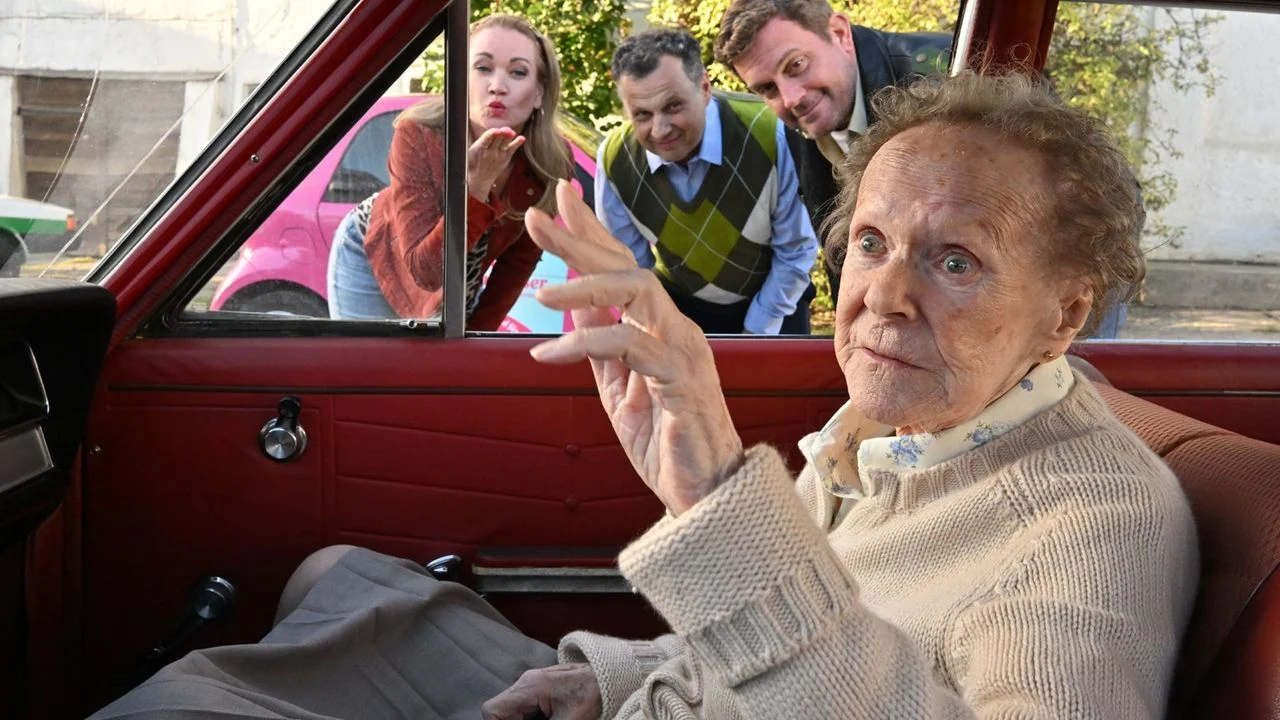 Grandma Eberhofer (Enzi Fuchs) is and remains the heart of the film series.