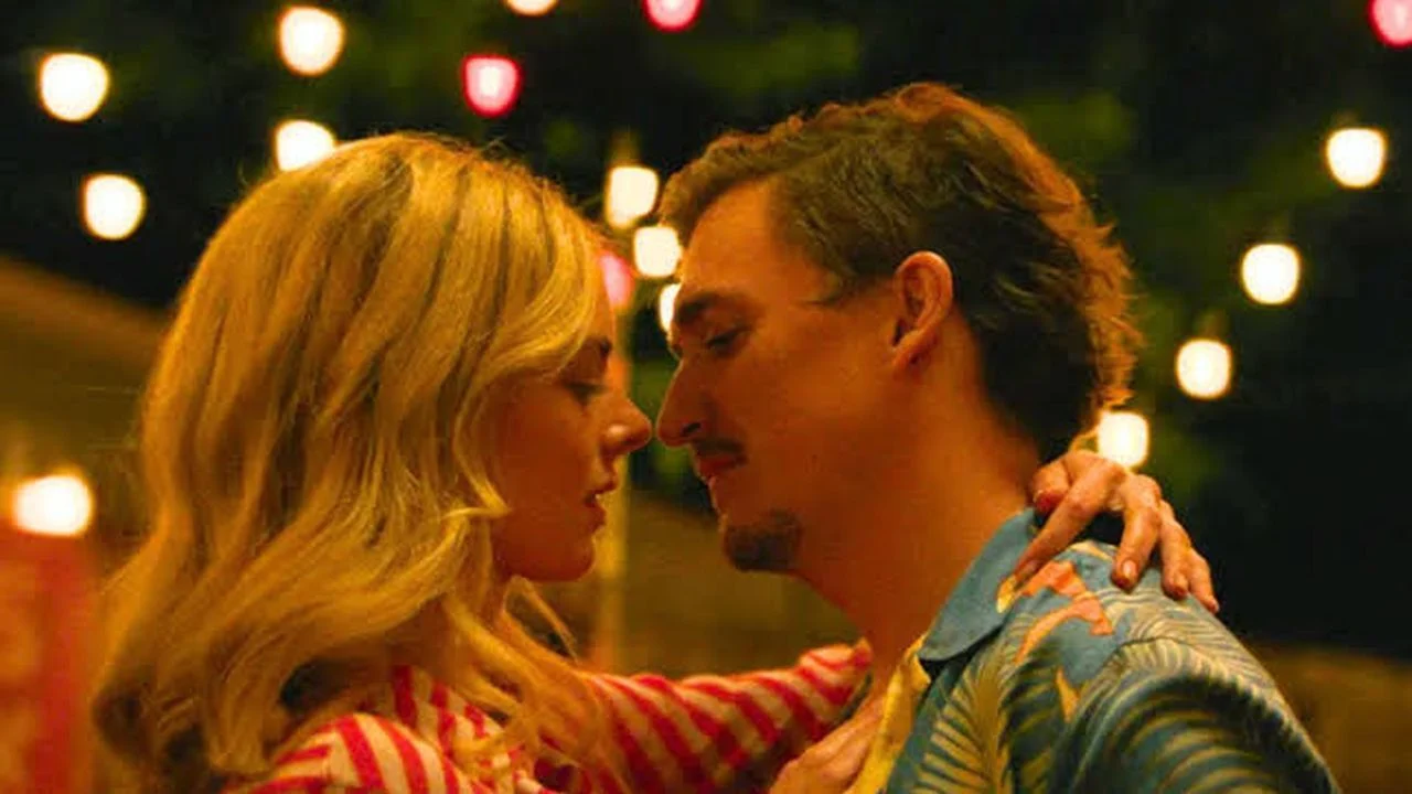 The chemistry between the stars is the greatest strength of “Carolina Caroline”.