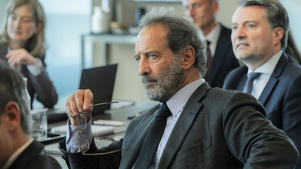 In all three parts by Stéphane Brizé, Vincent Lindon embodied a losing battle against the system. This time he's just playing a huge asshole.
