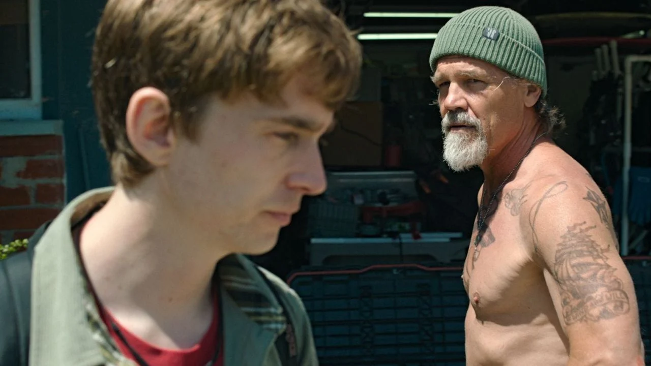 Jay (Austin Abrams) didn't want to learn anything from his father Mitt (Josh Brolin) back then - but now those same lessons could save his life.