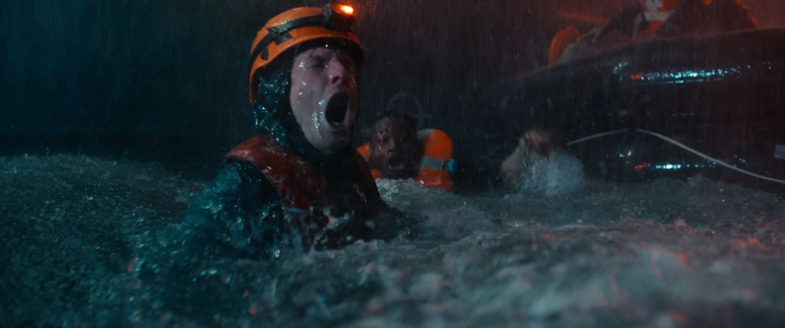 “23,000 Lives” was shot in the same offshore studios as the mega-productions “James Bond 007 – Casino Royale” and “Troy”.