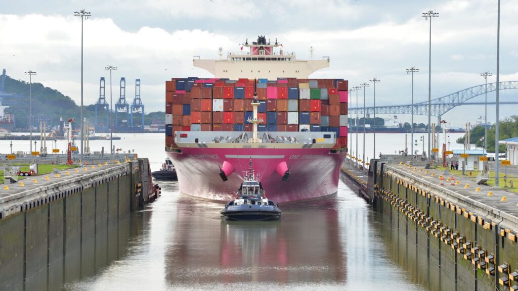 25 years have passed since the transfer of the Panama Canal, Panamanians celebrate and reaffirm their sovereignty