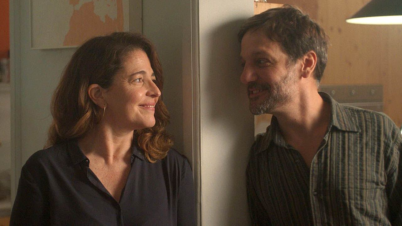 Eva (Nora Navas) hardly thought it possible to fall in love again at 50 - until Alex (Rodrigo de la Serna) comes into her life.