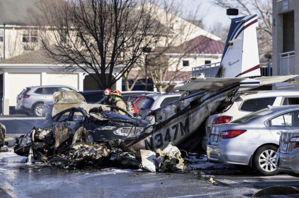 Airplane crashes near Airport in Pennsylvania; There are 5 hospitalized