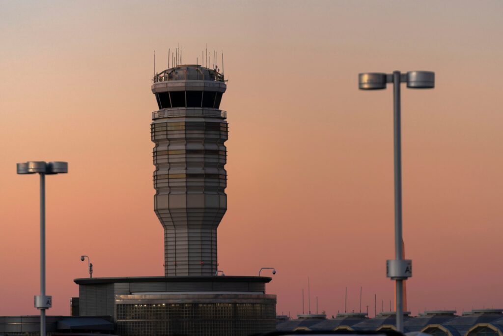 American Airlines Flight interrupts landing to avoid shock at Washington airport