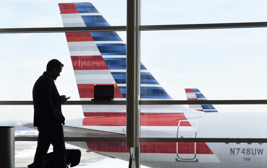American Airlines resumes operations after technical problem that grounded flights in the US