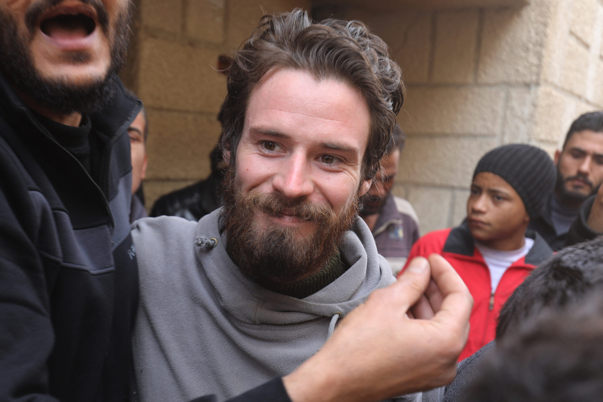 American who crossed into Syria on foot is released after 7 months in detention