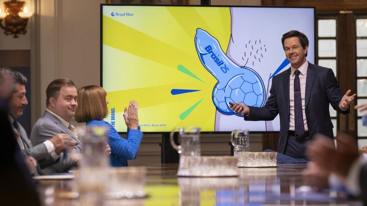 Elijah (Paul Walter Hauser) and Brad (Mark Wahlberg) become public enemies number one in an instant!