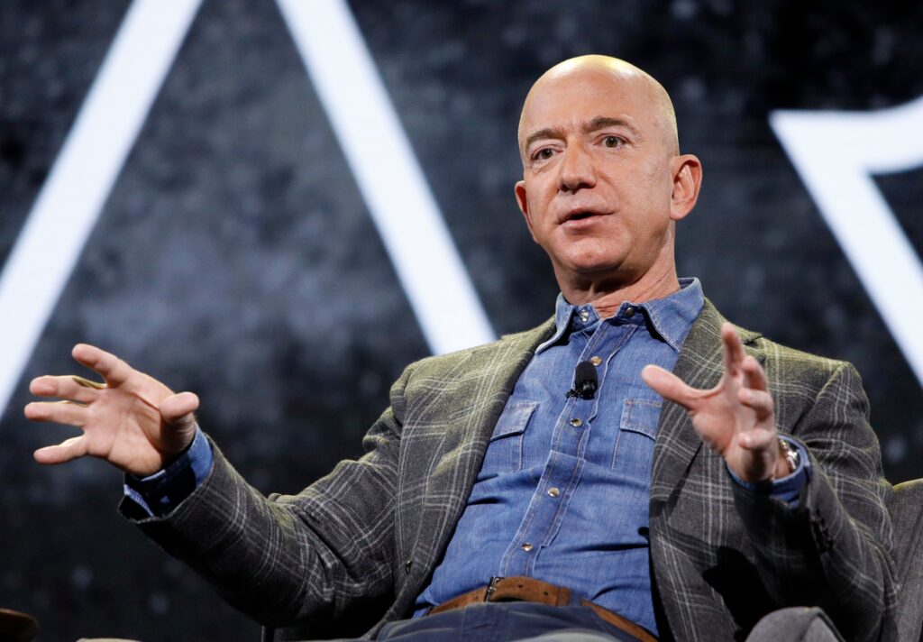 Bezos is "optimistic" about Trump's new mandate and offers help to reduce regulations