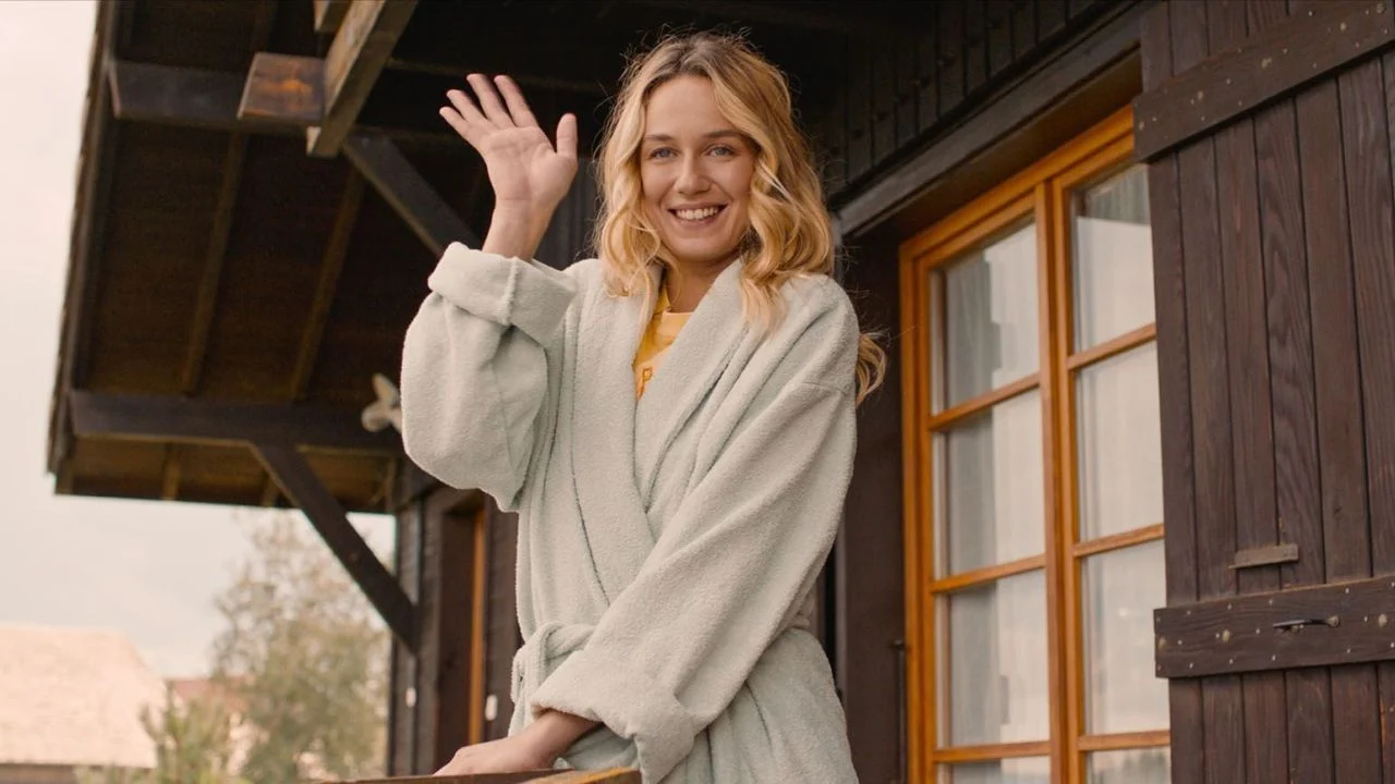 Suddenly Audrey (Zoé Marchal) is no longer a doll - but a person not only made of flesh and blood, but also with her own demands.
