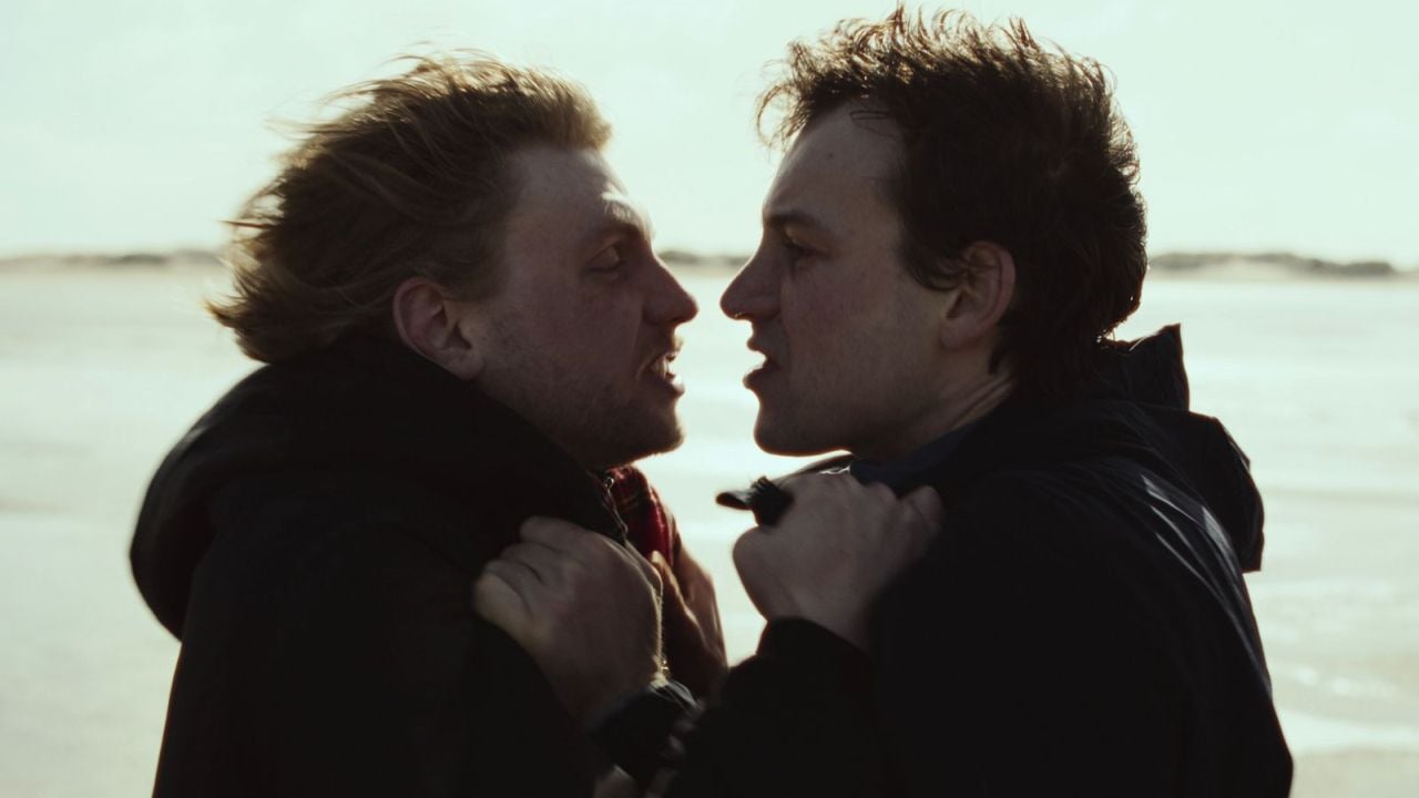 The reunion of childhood friends Fiete (Leonard Scheicher) and Luca (Johannes Nussbaum) will rather not end ...