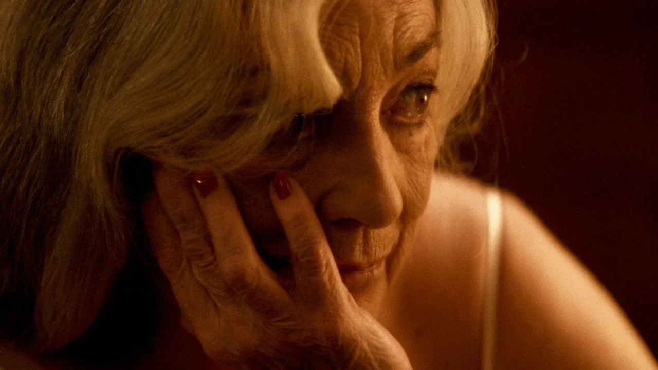 Once again fantastic: it's no coincidence that Carmen Maura is one of the really, really great divas of Spanish cinema!