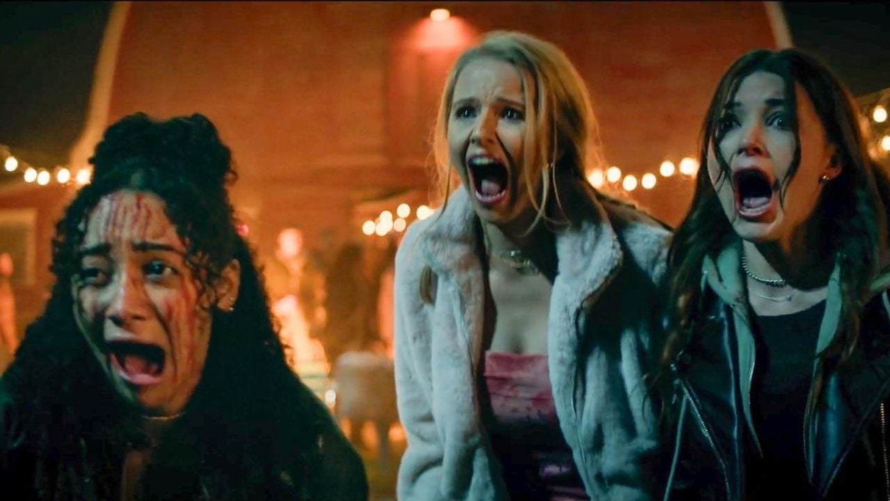 The title-giving cornfeld also looks pretty ghostly without a horror clown ...