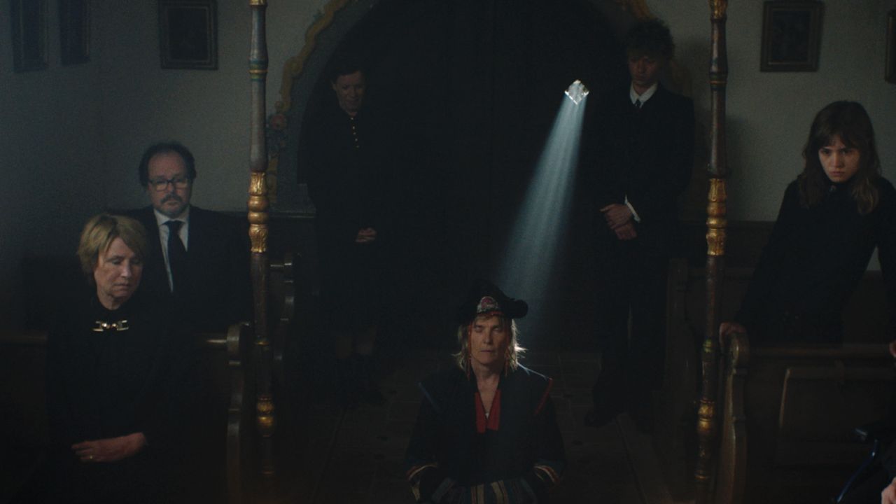 In Cold Dog, the concept of family is not necessarily something bright and cheerful.