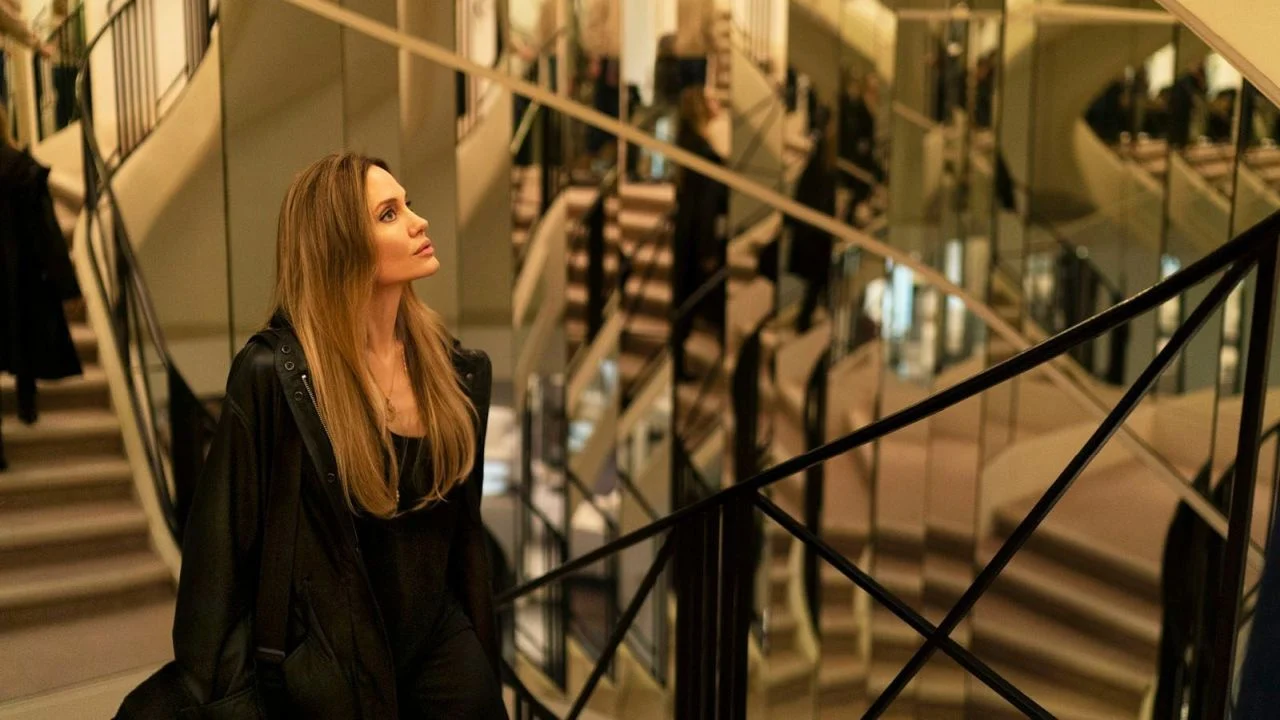 Director Maxime Walker (Angelina Jolie) is at Paris Fashion Week on business - and is confronted with a shocking diagnosis.