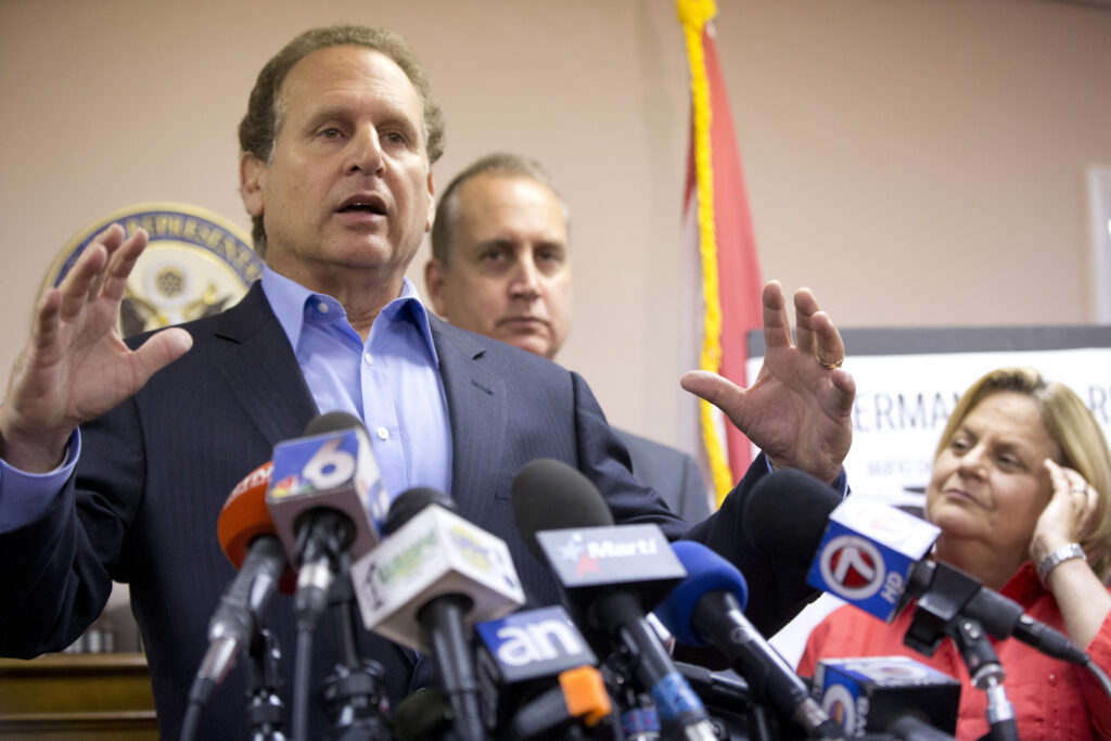 Cuban-American former Lincoln Díaz-Balart dies