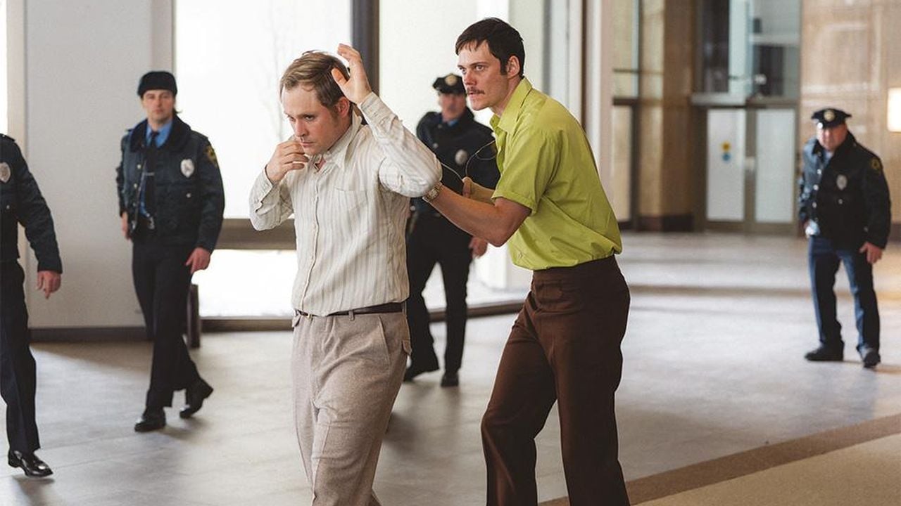 Tony Kiritsis (Bill Skarsgård) put a lot of time into his equipment, which serves as a kind of life insurance for him during the hostage -taking.