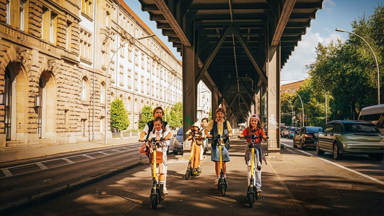 Unmistakably today's Berlin: Emil, Pony and Co. on the hunt for criminals.