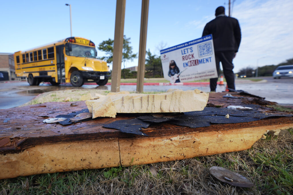 Extreme weather in the US causes critical risk of snow storms and storms