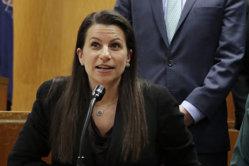 Former Manhattan prosecutor to represent alleged murderer of UnitedHealthcare CEO