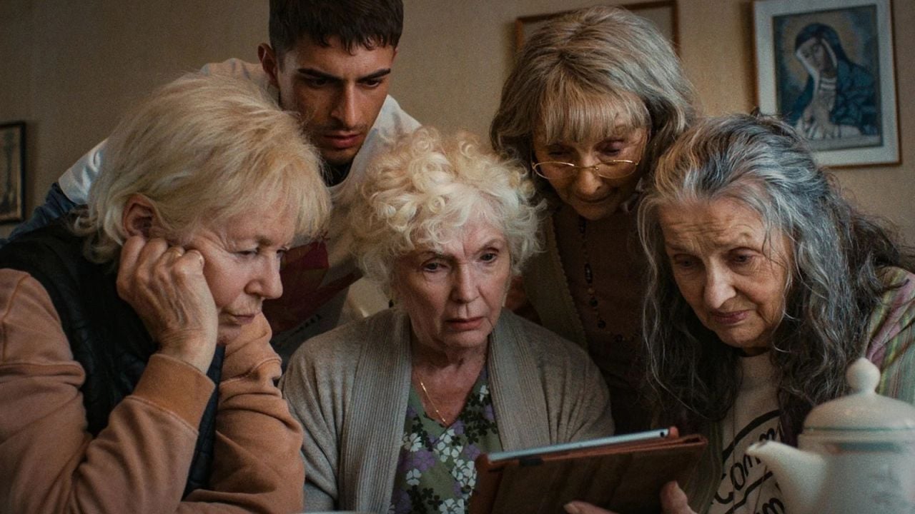 Suddenly Edward (James Mcardle) not only has to take care of one, but also for four mothers in need of care ...