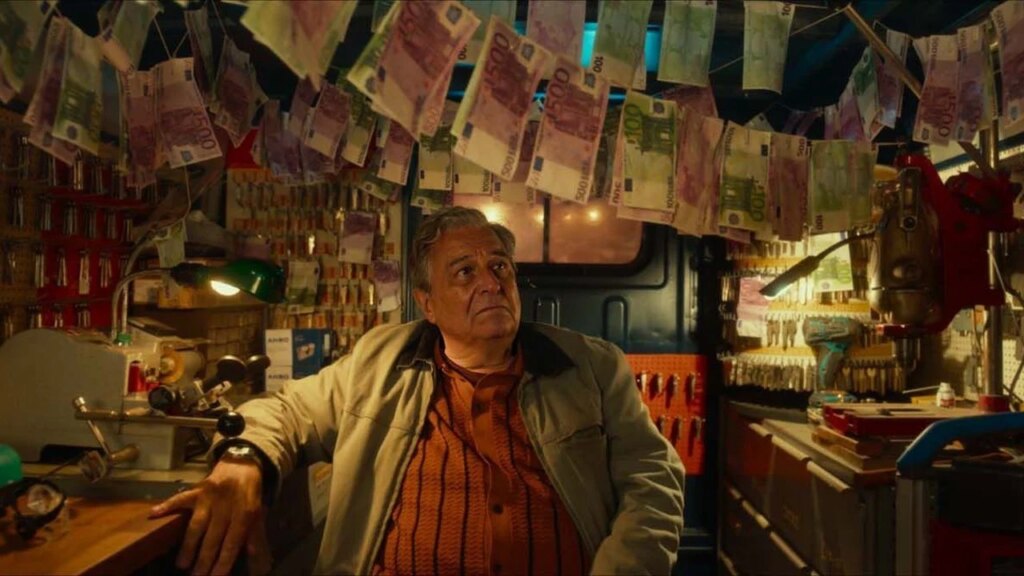 From the middle - at full speed through Paris


 movie review